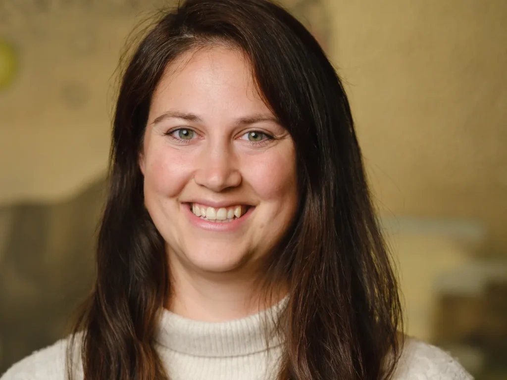 Dr Marianne Nury